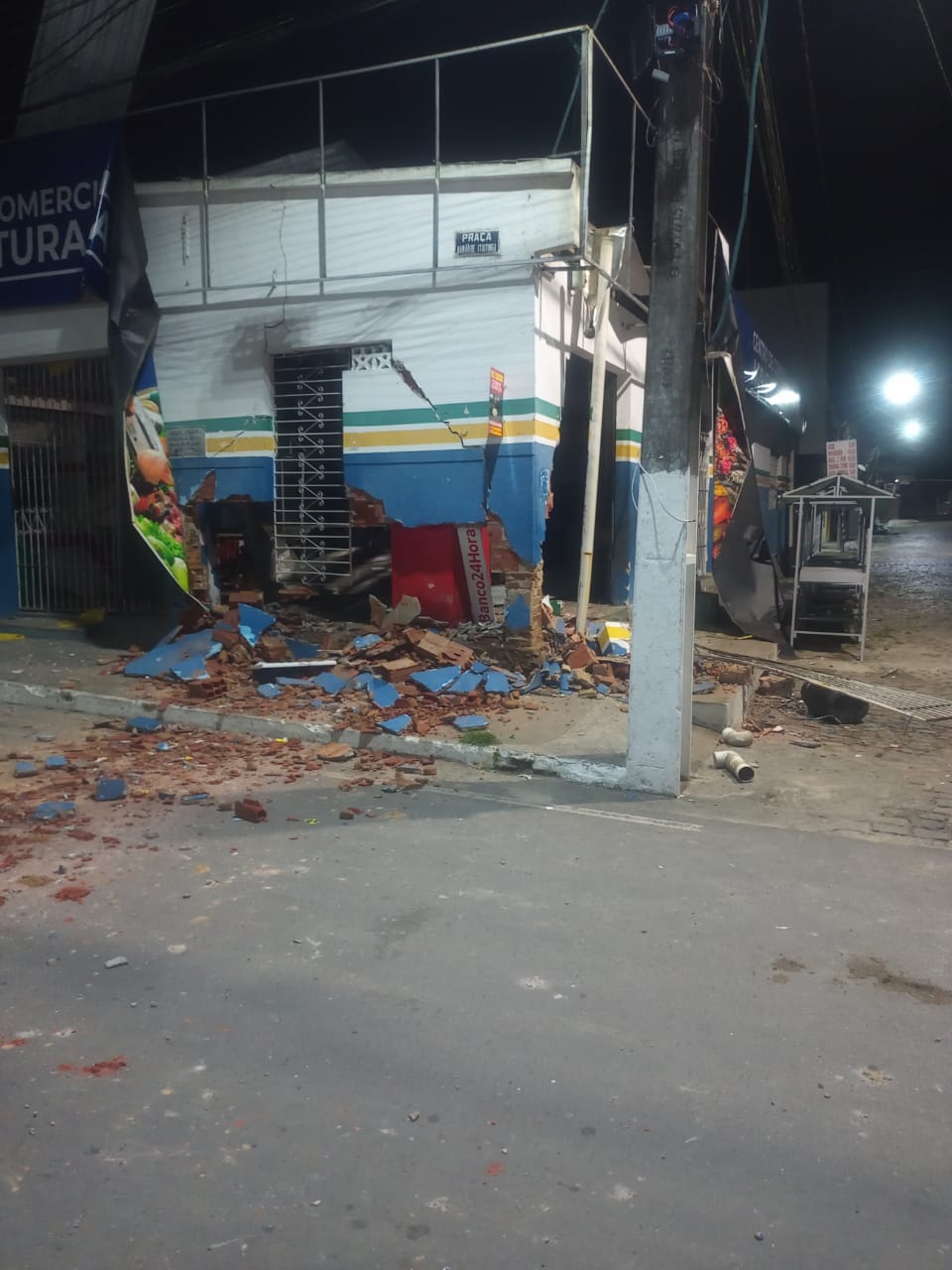 Bandidos explodem caixa eletrônico 24 hs em Muniz Ferreira